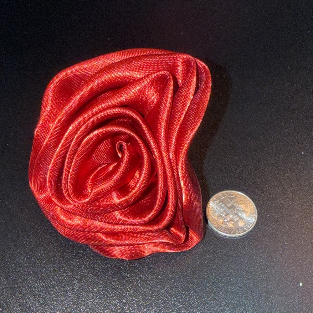 Jibbitz Rose Croc Charm - Picture 2 of 2